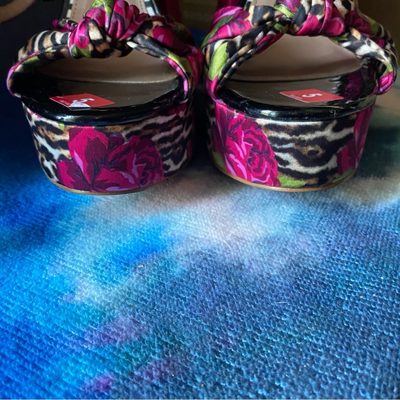 Betsey Johnson Brylie women Heeled Sandal SIZE 5 NWT - Picture 9 of 9